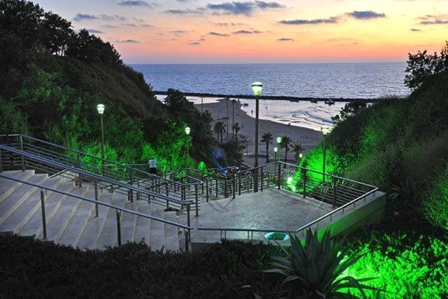 Appartamento Romy Boutique Netanya Esterno foto